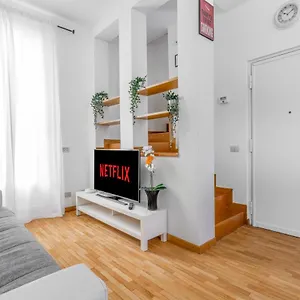 duomo-7-minuti-exclusive-apartment-vercelli.italymilanhotels.net/